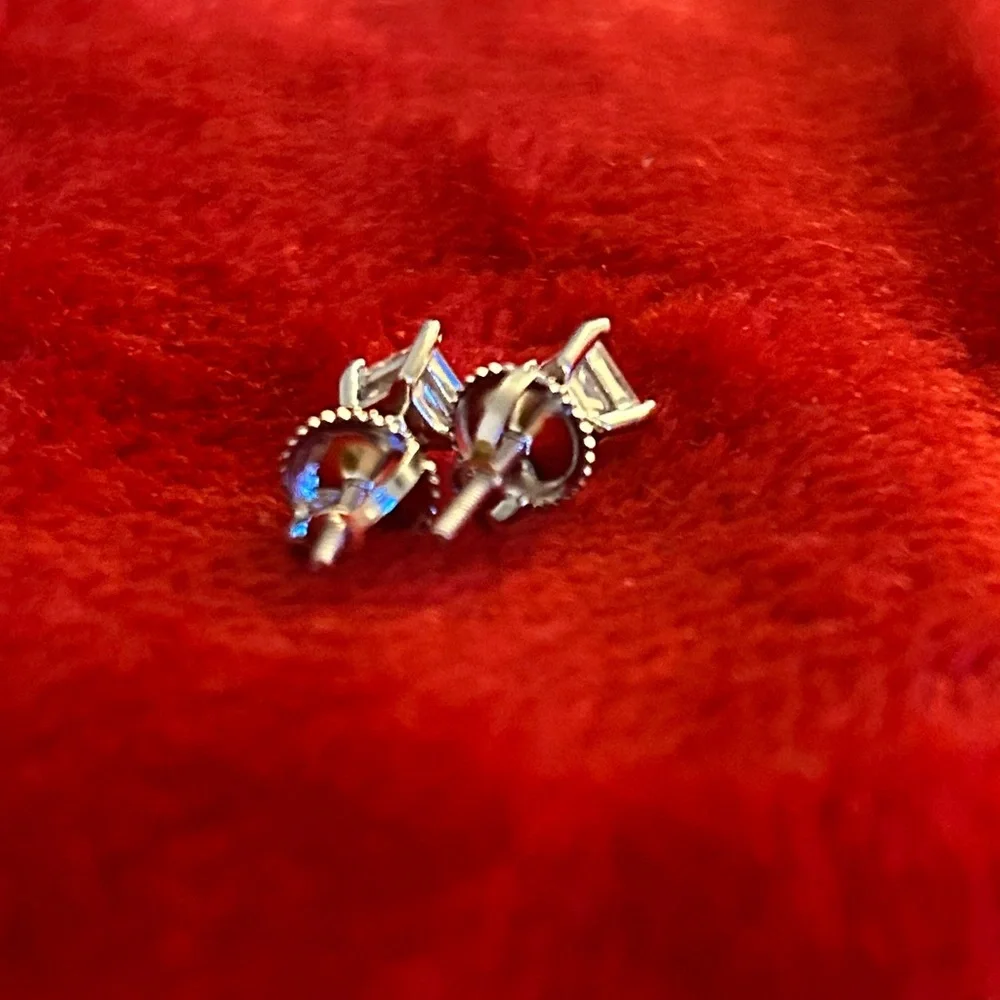 Classic Moissanite Diamond Screwback Stud‎ Earrings perfect for kids